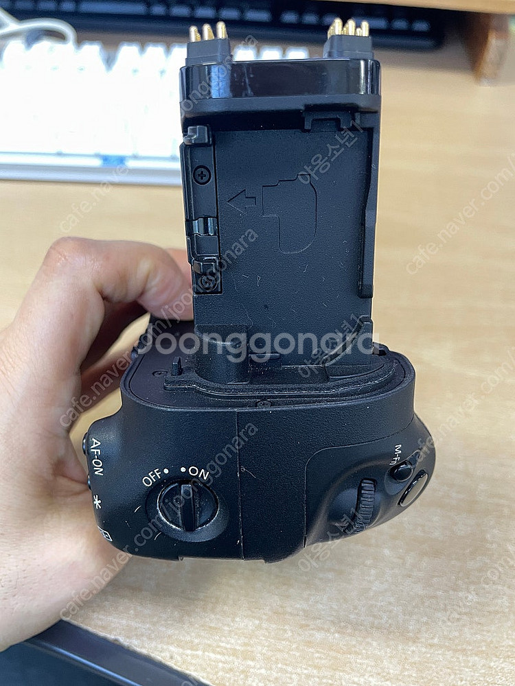 5D Mark4용 세로그립(캐논 정품) 팝니다.(BG-...--1