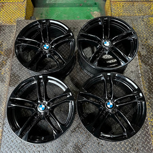18인치 BMW F10 5시리즈 613M 유광블랙 중고휠 1대분 PCD120 8.0J +30 9.0J +44
