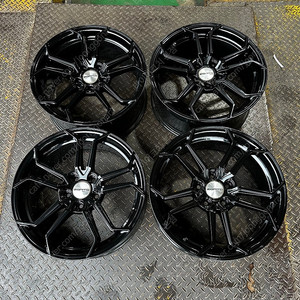 18인치 지가토 유광블랙 대만산 중고휠 1대분 PCD114.3 8.0J +28