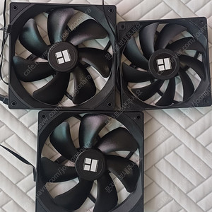 Thermalright TL-C14C 서린 2개 + Thermalright TL-C12C 서린 1개 일괄판매합니다.