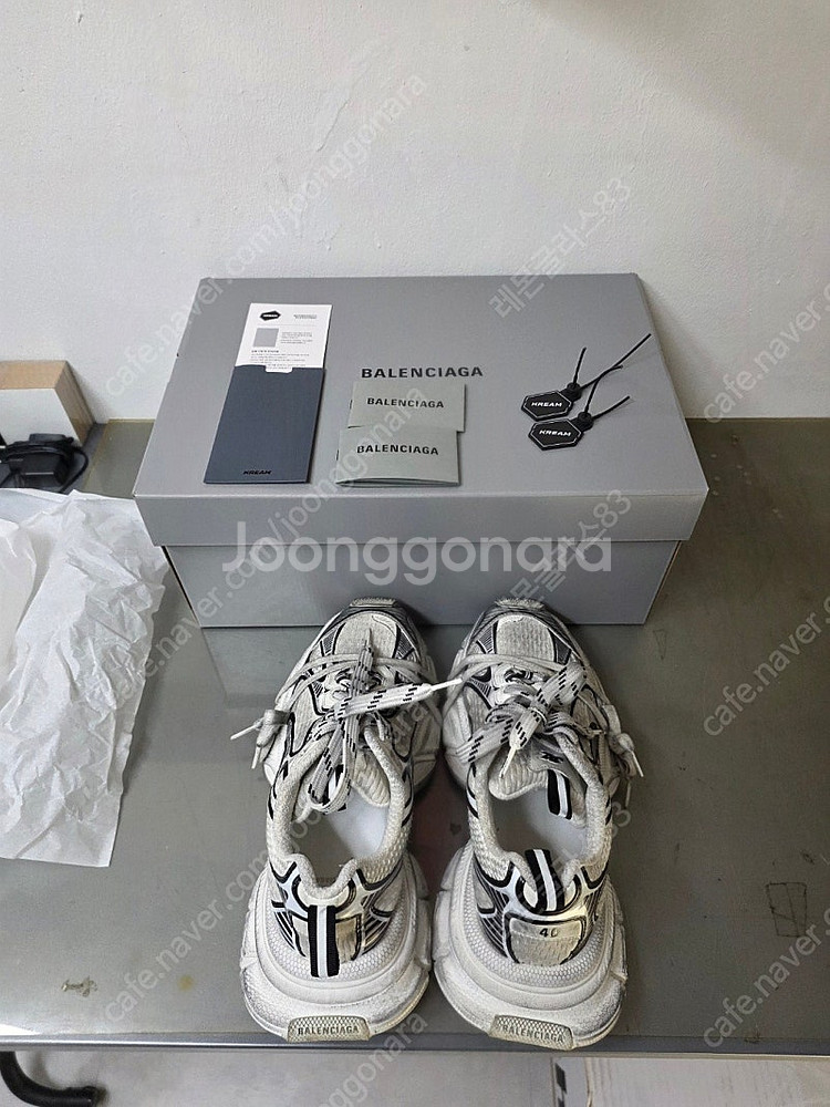 [판매중] 발렌시아가 3XL(화이트 블랙) EU40사이...--1