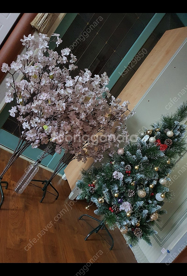 큼직한트리고급트리와트리장식+벚꽃조화예쁘고풍성함인테리어로...--2