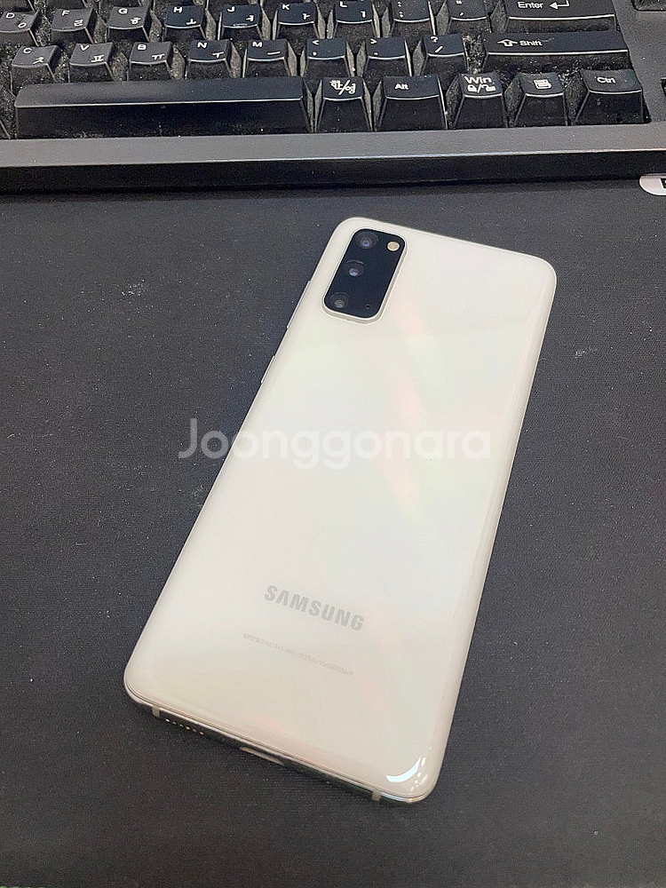 갤럭시S20 화이트 128GB 무잔상 상태좋은 중고18만팝니다--0