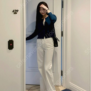 브론 울림 세미 와이드 화이트 숏 xs