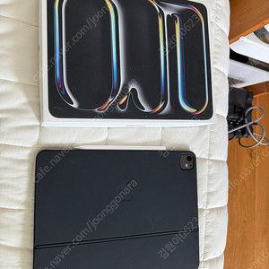 아이패드 프로 13 m4 250 wifi 스그 + 매직키보드 + 애플펜슬 프로 팝니다