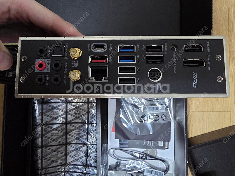 MSI B550 Gaming carbon wifi 팝니다.--3