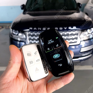 랜드로버 SUV 레인지로버 보그 모든연식 자동차키를 최신형 LCD 풀터치 스크린 디스플레이키로 컨버전 업그레이드 전환 제작 편리한 근접도어 기능 활성화 추가 작업