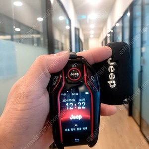 지프 뉴랭글러 신형 스마트키를 최신형 고급 BMW 타입 LCD 액정 디스플레이키로 업그레이드 컨버전 전환 제작 비상용키 스페어키 예비키 여분키로 추가 구매 가능