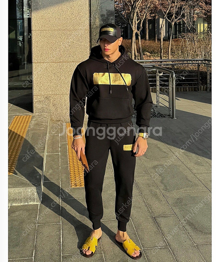 라피나토 메탈릭 로고 후드 집업 세트 팝니다--2