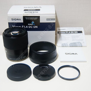 소니용 삼식이 시그마 30mm f1.4 단렌즈 팝니다.