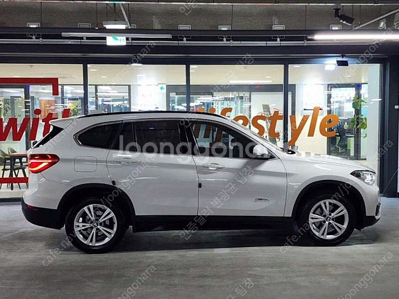 BMW X1 중고 BMW X1 중고차 SUV 중고 흰색...--4