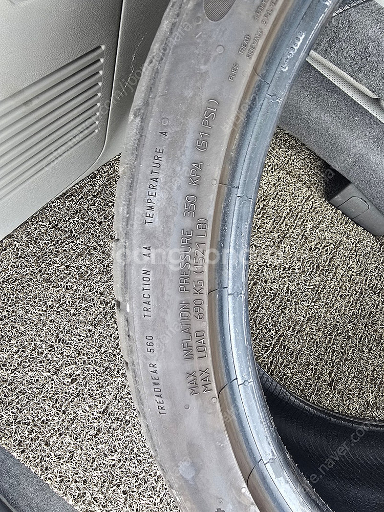 245 35 20 콘티넨탈 중고타이어 상태좋음 (한짝찢어져서 한짝만팜)/수원--2