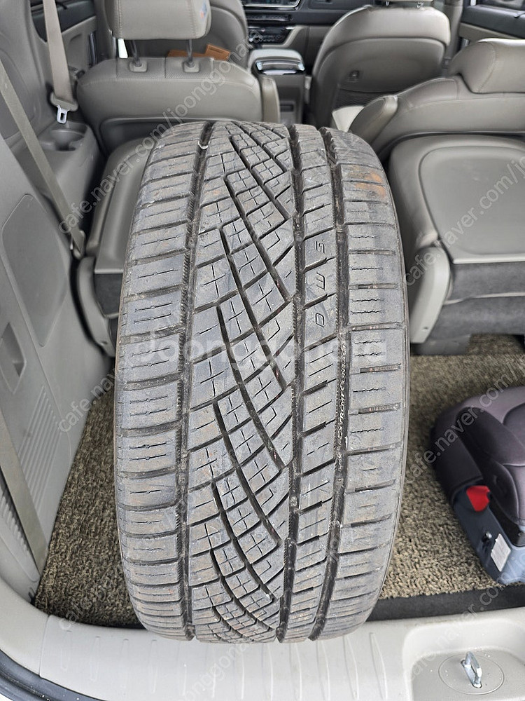 245 35 20 콘티넨탈 중고타이어 상태좋음 (한짝찢어져서 한짝만팜)/수원--7