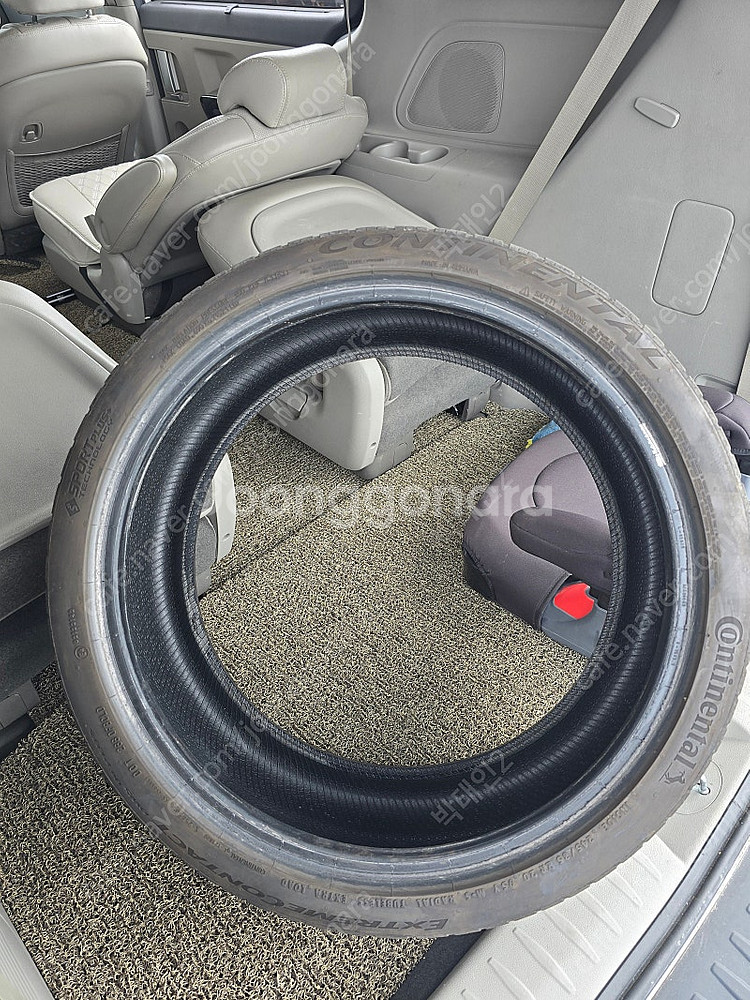 245 35 20 콘티넨탈 중고타이어 상태좋음 (한짝찢어져서 한짝만팜)/수원--9