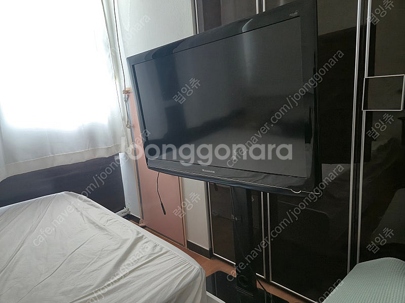 LG 42인치 TV + 스탠드 거치대 포함 판매합니다. 컨디션 좋아요--0