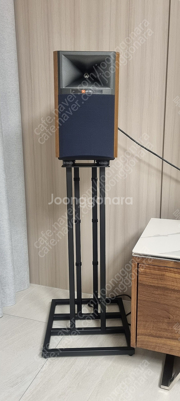 JBL 4305P 액티브스피커와 스탠드 판매합니다.--0