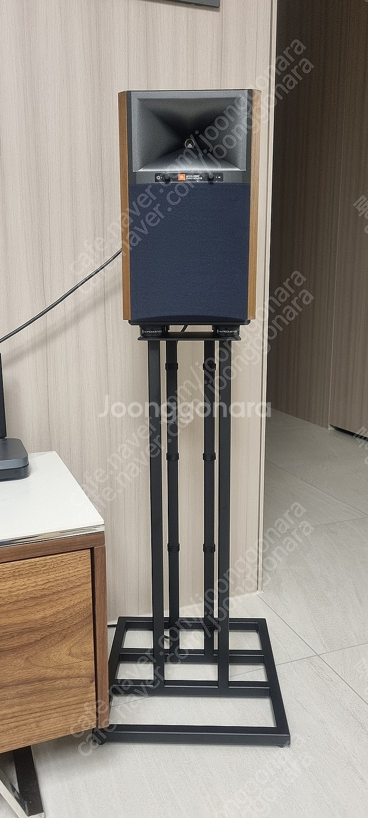 JBL 4305P 액티브스피커와 스탠드 판매합니다.--1