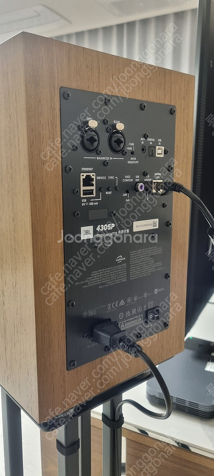 JBL 4305P 액티브스피커와 스탠드 판매합니다.--2