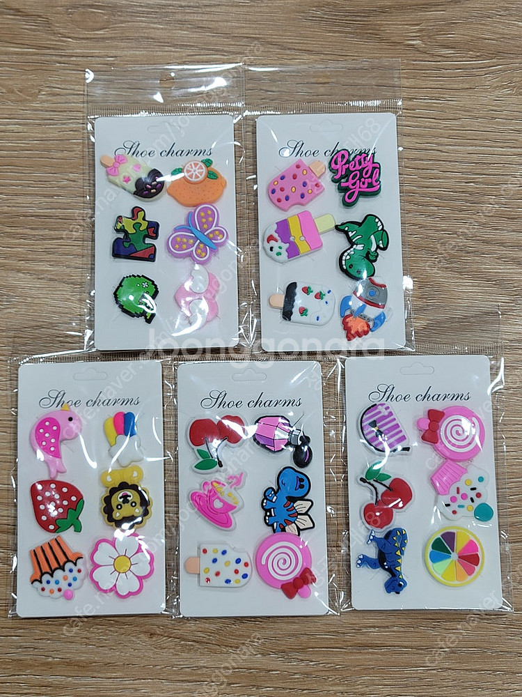 "지금 유행 크록스 지비츠 한정수량"--0