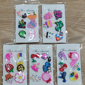 "지금 유행 크록스 지비츠 한정수량"