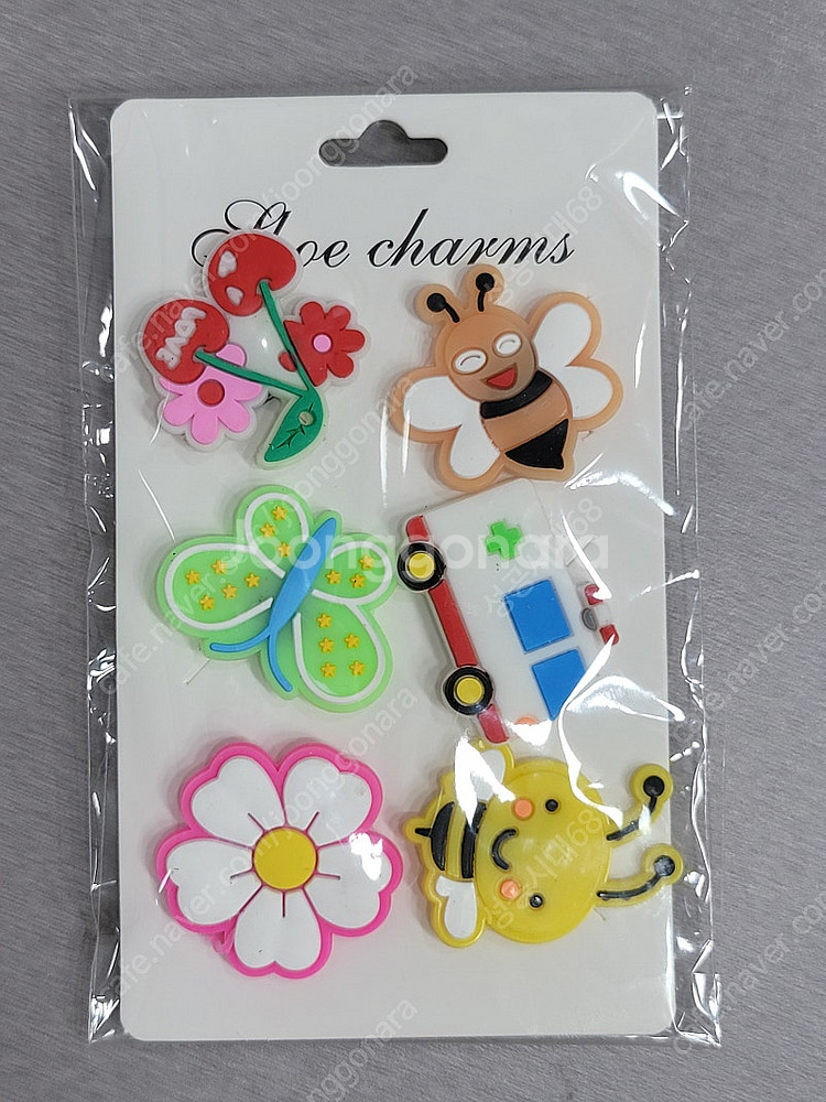 "지금 유행 크록스 지비츠 한정수량"--4