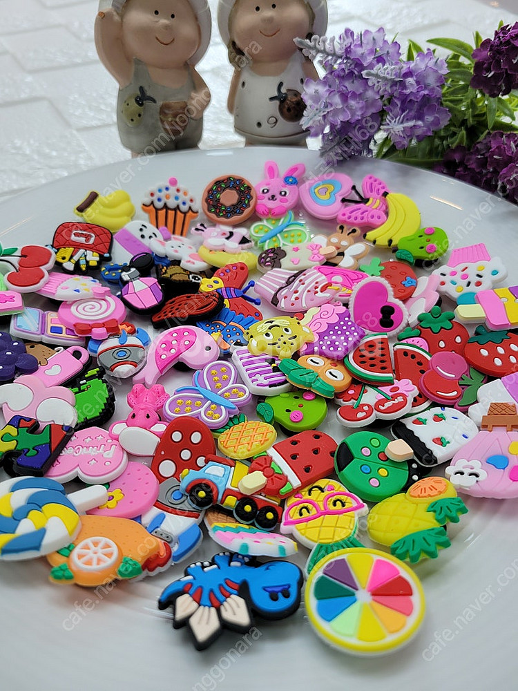 "지금 유행 크록스 지비츠 한정수량"--6