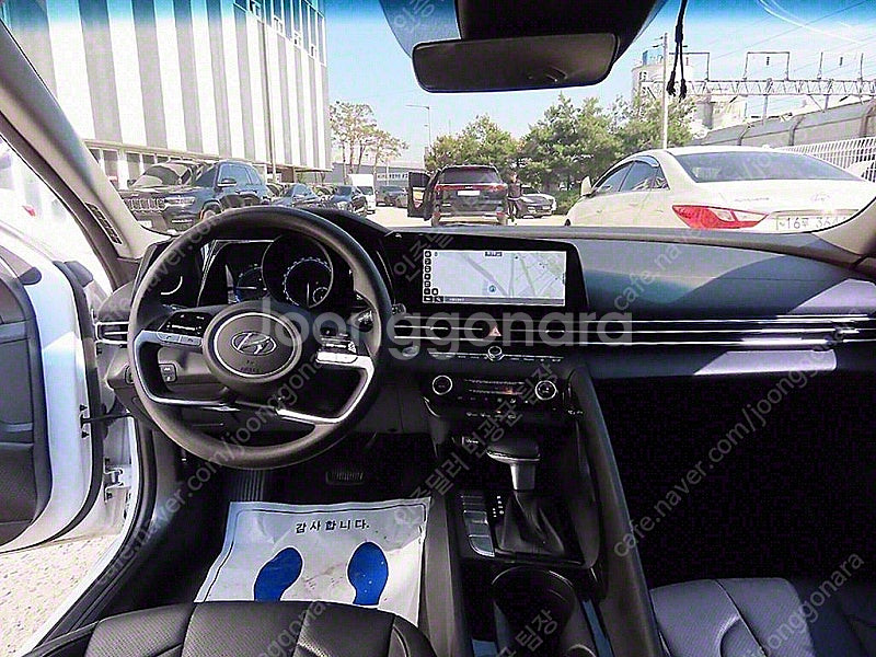 아반떼 중고차 아반떼 하이브리드 중고 흰색 2021년식...--8