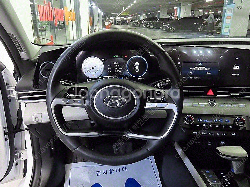아반떼 중고차 아반떼 하이브리드 중고 흰색 2023년식...--9