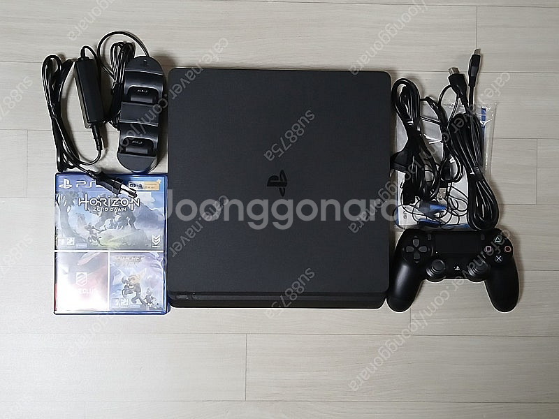 PS4 슬림 2017A + 충전거치대 + 게임--0