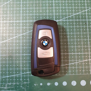 BMW 430i 컨버터블 2017년식 F바디 구형 스마트키를 디지털 액정 키 + 고양이 캐릭터 커스텀으로 프리미엄 컨버전!