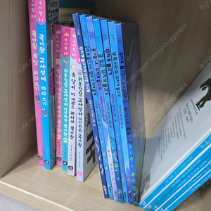 고 녀석 맛있겠다 5권, 무지개 물고기 7권, 책 먹는 여우 시리즈 6권 모두 3만원