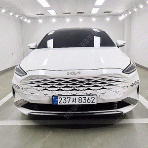 중고차 K8 하이브리드 중고 흰색 2023년식 64,911km 시그니처 중고시세