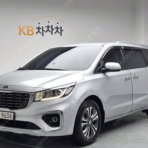 더뉴 카니발 중고 가격 중고 카니발 은색 2019년식 디젤 9인승 럭셔리 중고외제차 할부가능