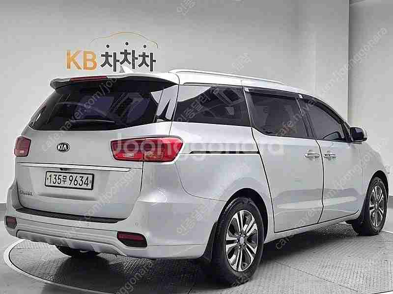 더뉴 카니발 중고 가격 중고 카니발 은색 2019년식 ...--4