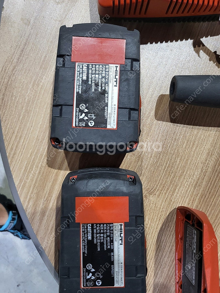 힐티 22V 무선충전로타리 함마드릴 셋트 팝니다.--1