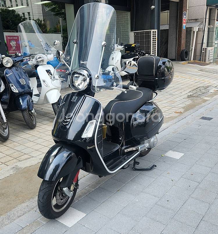 베스파 GTS300 SUPER 팝니다.--1