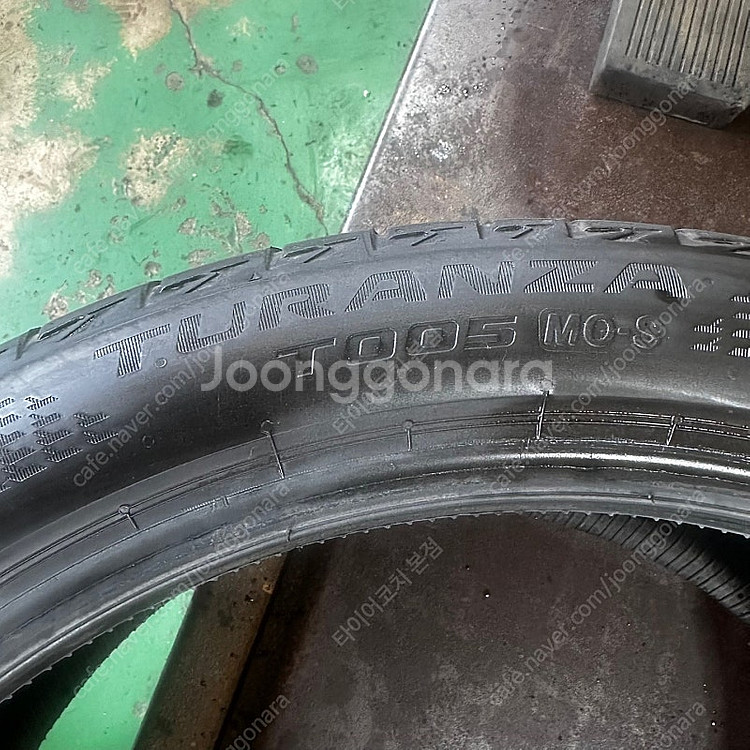 255 40 20 브릿지스톤 투란자 T005 중고타이어...--2