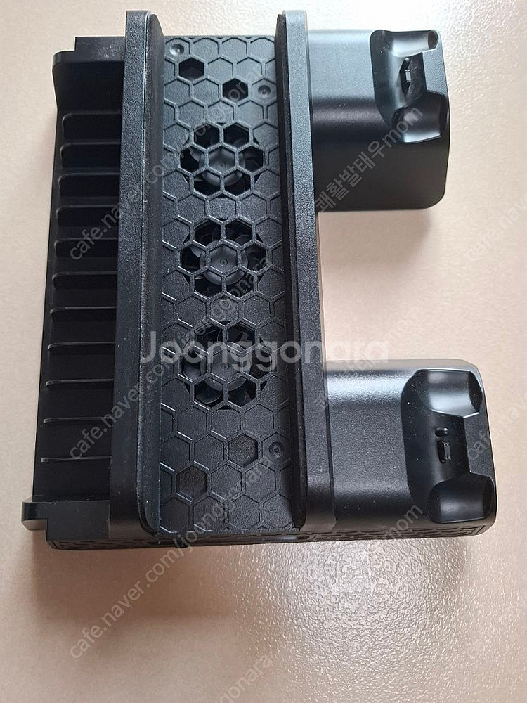 PS4 PRO 몬스터헌터 에디션 및 게임2개 판매합니다--7