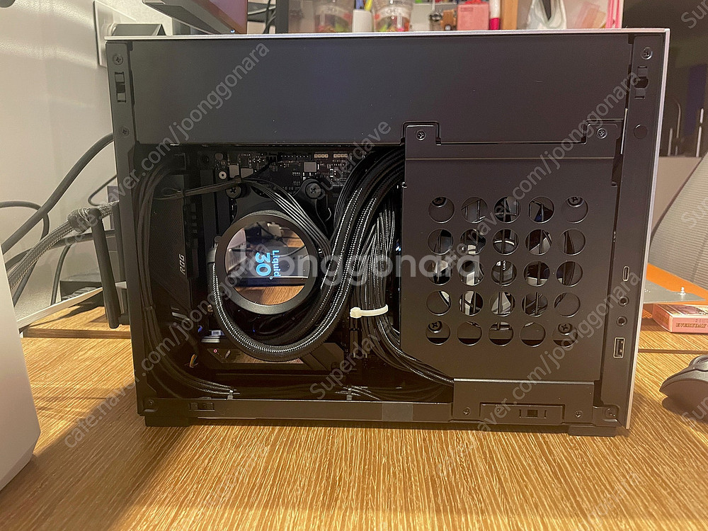 SFF ITX 7950X3D 96gb p41 2TB 리...--4