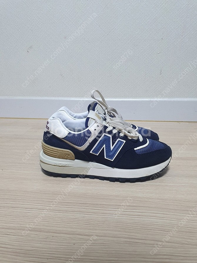 뉴발란스 574 레거시 운동화 사이즈 225 판매해요--0