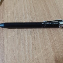 카웨코 알블랙, 클립 파카 인시그니아 일괄