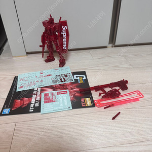 슈프림 건담 가조립 판매 3.0 Supreme MG 1/100 RX-78-2 Gundam