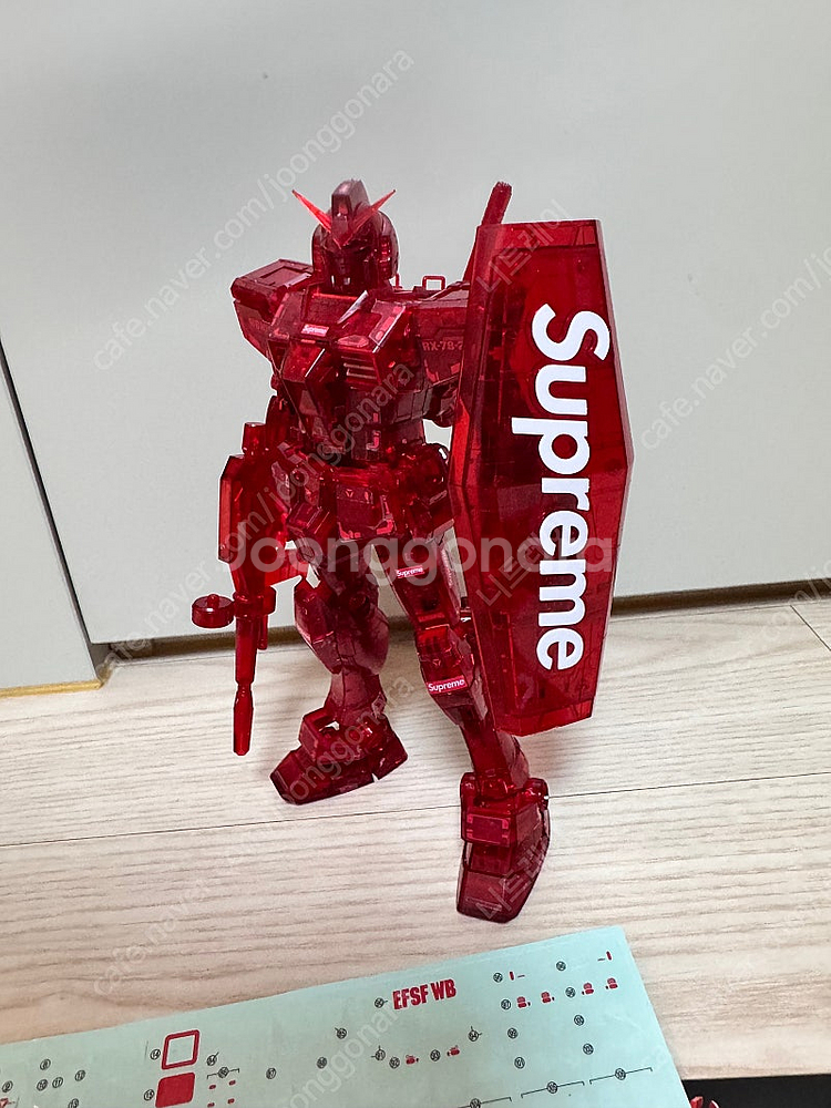 슈프림 건담 가조립 판매 3.0 Supreme MG 1...--1