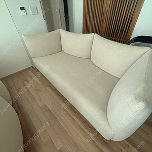 알로소 케런시아 노르딕 멜로우크림 3인용쇼파