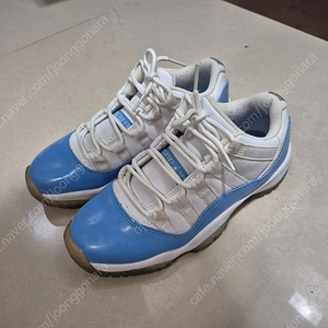 나이키 조던 11 unc 블루 225 사이즈