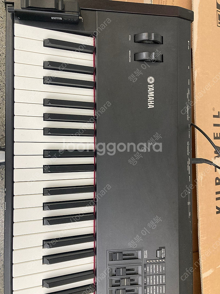 야마하 신디사이저 S90--0