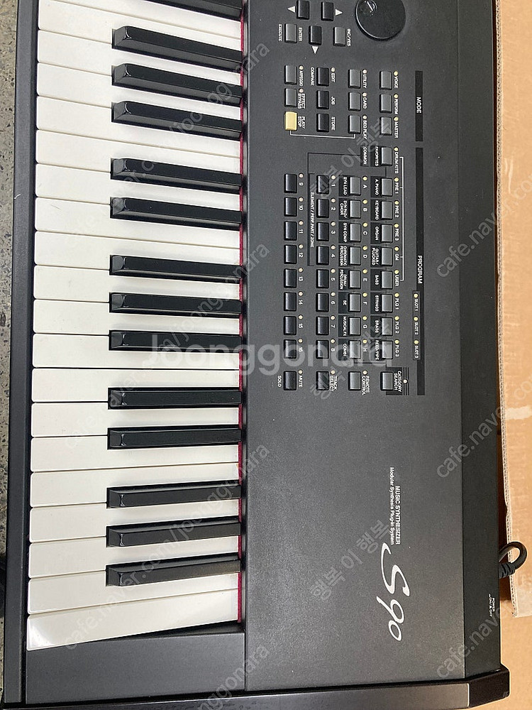야마하 신디사이저 S90--2