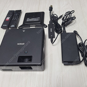 Epson EF-11 프로젝터 판매합니다.