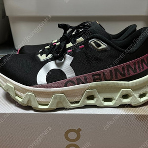 온러닝 클라우드 몬스터 하이퍼 블랙 사이즈 270