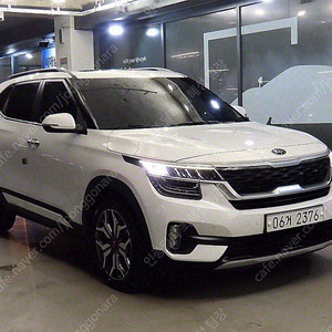 셀토스 중고차 셀토스 중고 가격 중고 셀토스 기아중고차 흰색 2020년식 디젤 1.6 4WD 노블레스 개인사업자 차량구매